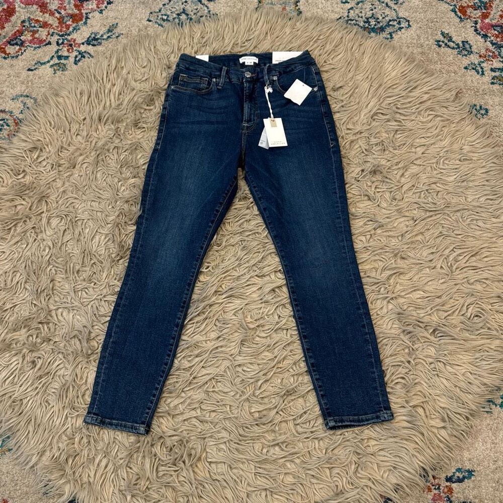 NWT Good American Good Legs Short Jeans size 8/29